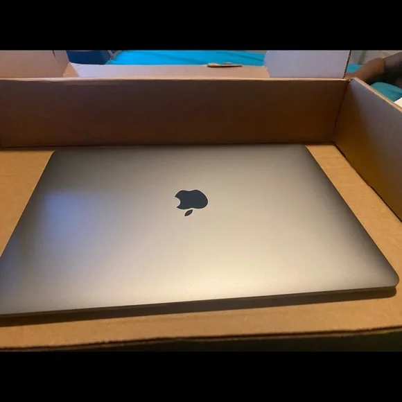 MACBOOK AIR - Picture 3 of 4